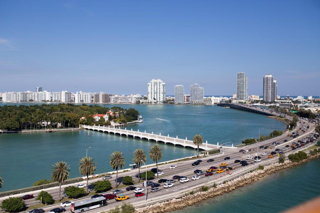 straße und zufahrt nach miami beach